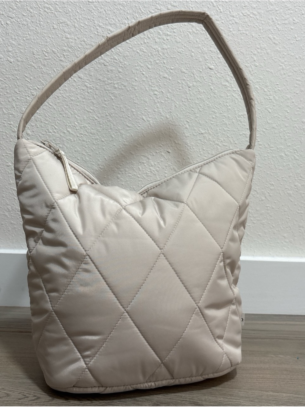 Vera Bradley Ultralight Slouchy Bucket Shoulder Bag Cream Nylon